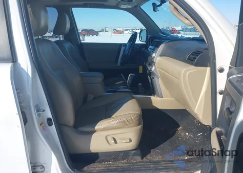 2010 Toyota 4Runner Sr5 V6 z USA, uszkodzony, nr VIN JTEBU5JR1A5010737